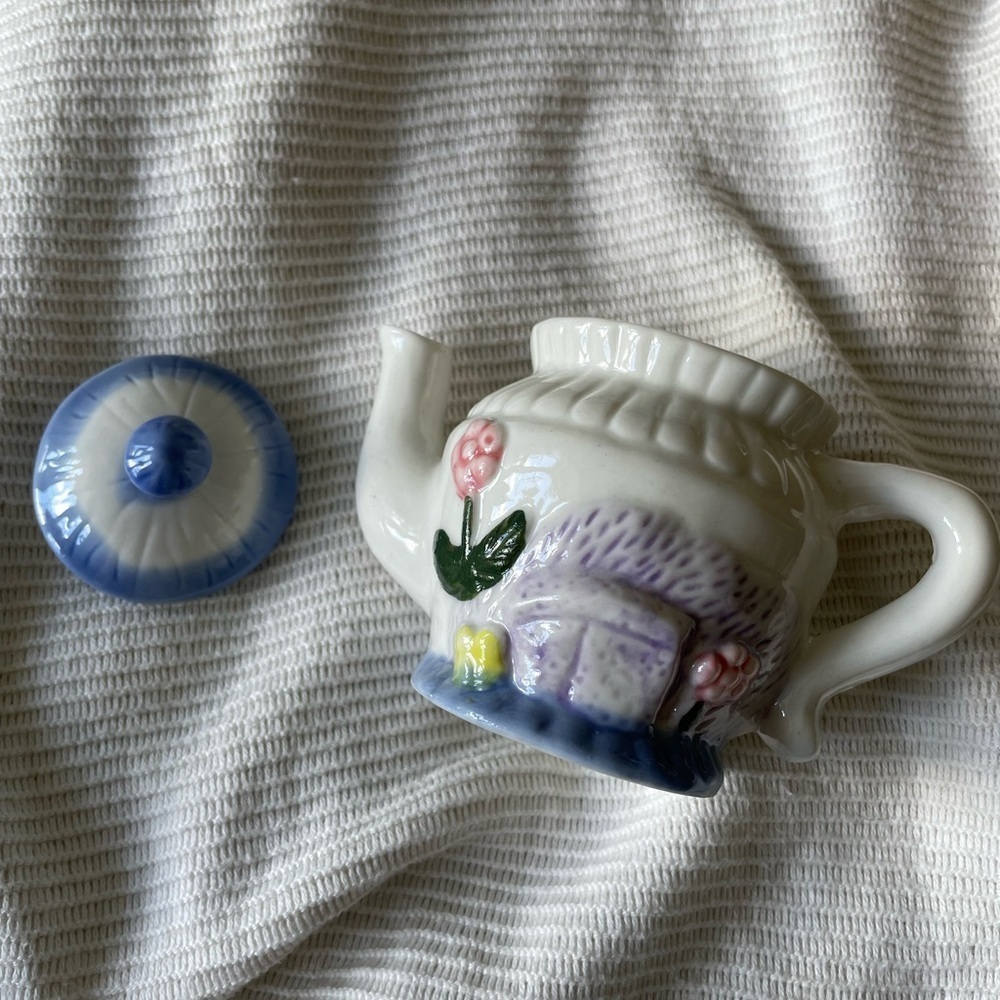 Mini Teapot 🫖 - Picture 2 of 7